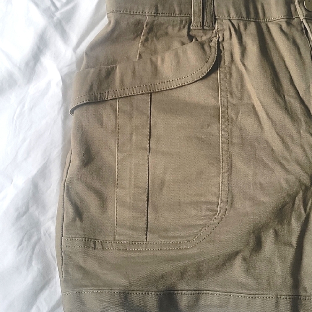 Democracy Olive Green Utility Shorts Women's Size 16 - Picture 5 of 5